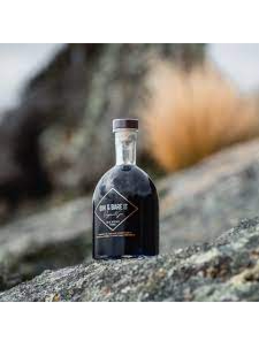  Gin & Bare It Optical Illusion